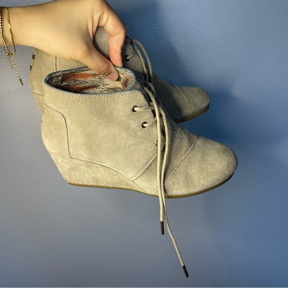 Toms Desert Wedge Hyde Bootie Taupe Suede sz 9 - Picture 12 of 13